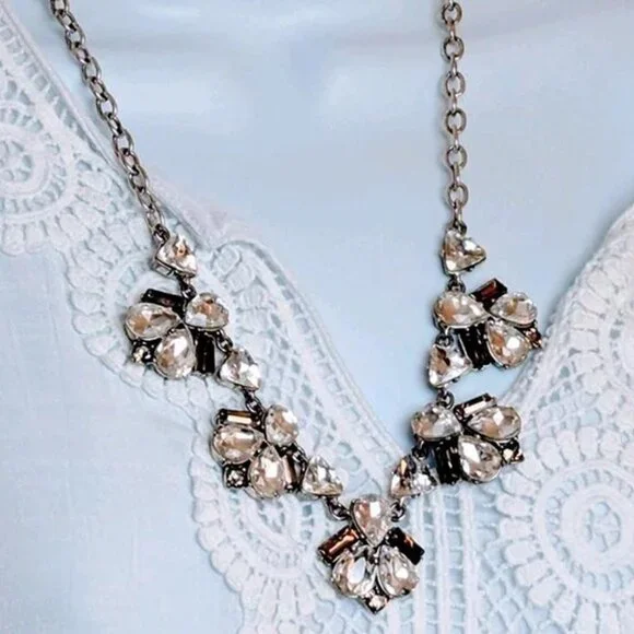 Beautiful Stella & Dot Silver Tone Rhinestone Statement Chain Necklace - Picture 4 of 4